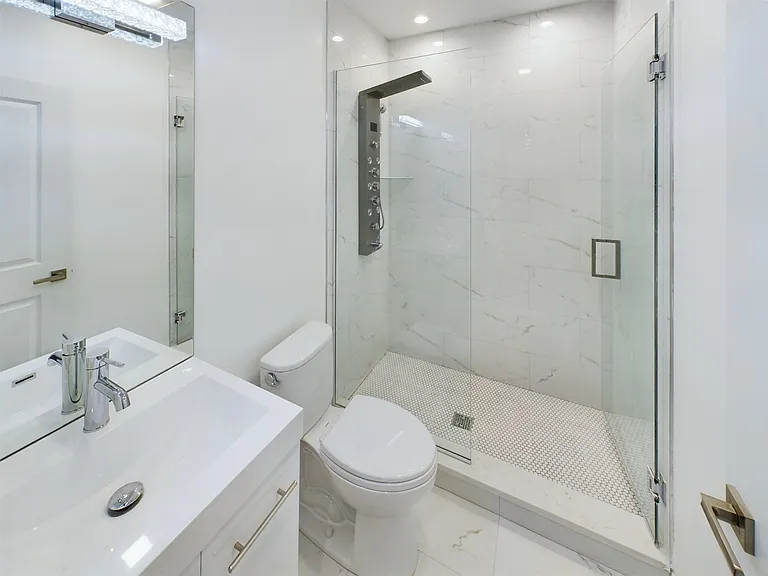 3745 S Lake Park Ave #2 — Photo 5