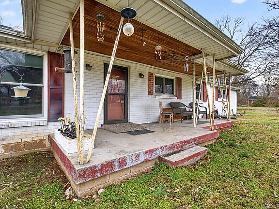 4th image of 215 Ewing Dr