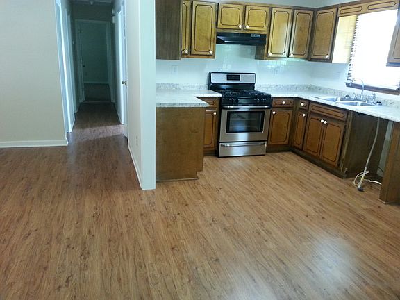 2nd image of 208 Summerfield Ln