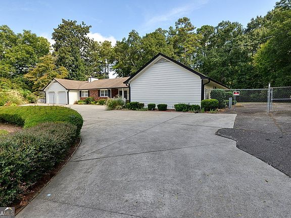 5th image of 3605 Shallowford Rd
