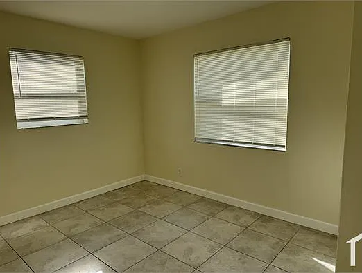 6511 SW 15th Ct — Photo 5