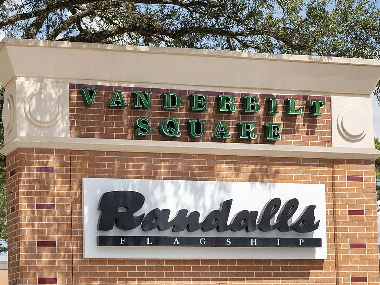 Camden Vanderbilt — Photo 38
