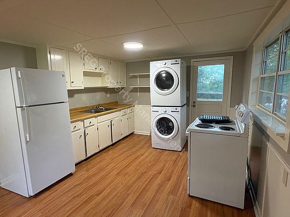 2nd image of 40 Paradise Cir