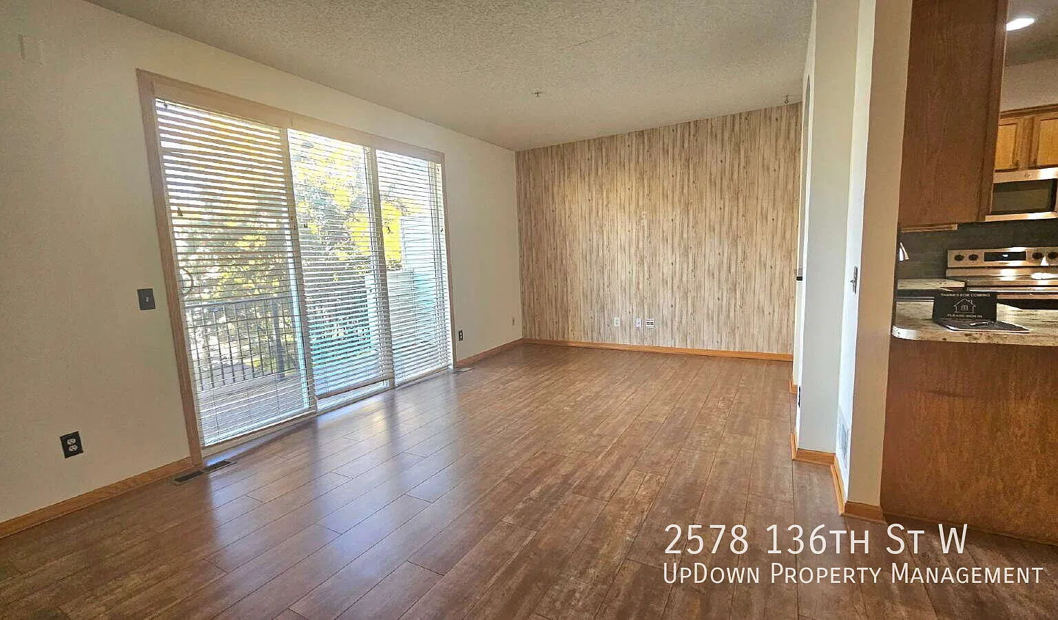 2-Bed 1.5 Bath Rosemount townhome with loft. Spacious 1200 Sq Ft! — Photo 2