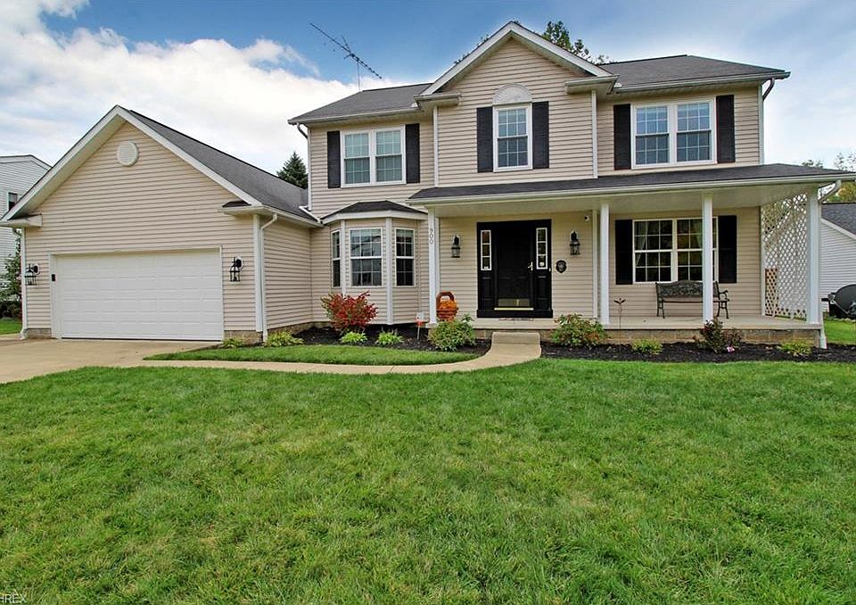 1st image of 900 Lancaster Dr