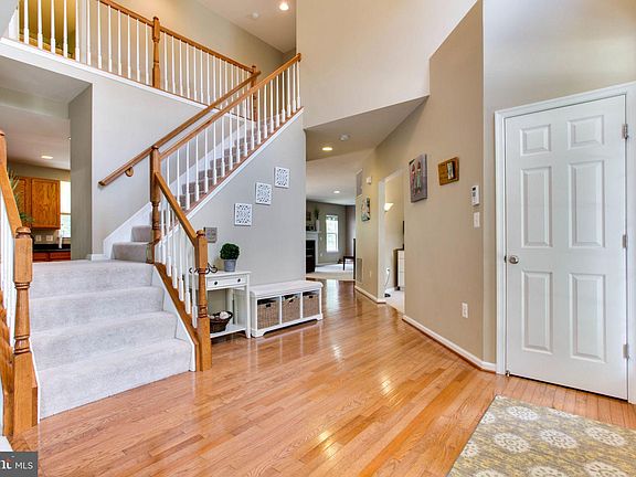3rd image of 8368 Tenbrook Dr