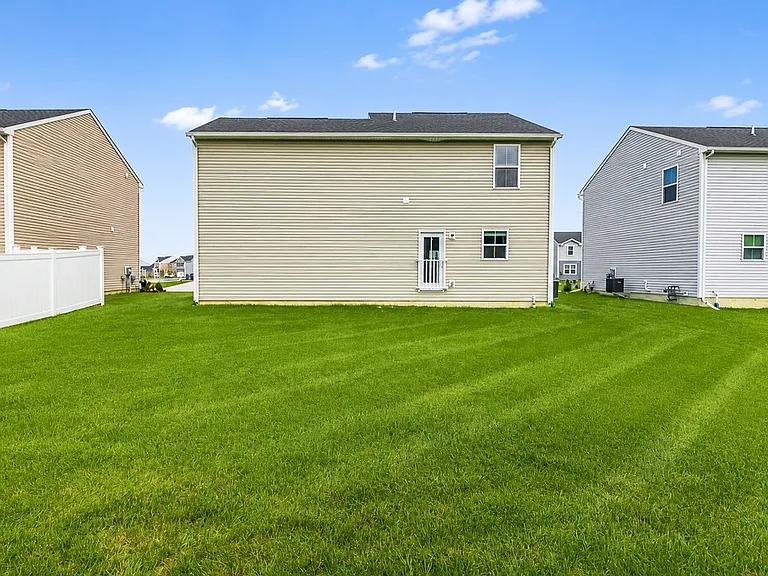 472 Roberta Dr — Photo 31