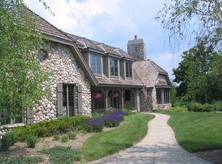 W303N3286 Timber Hill Ct, Pewaukee, WI 53072