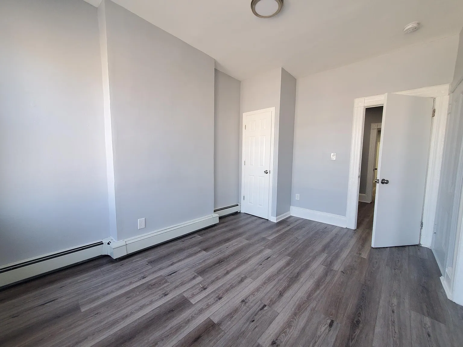 3 bed, 1000 sqft, $2,350 — Photo 4