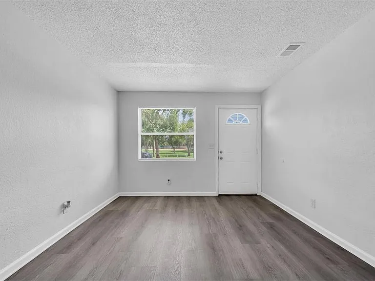 4421 11th Ave S — Photo 3