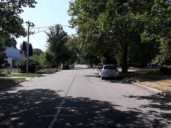 5th image of 3381 Creek Dr