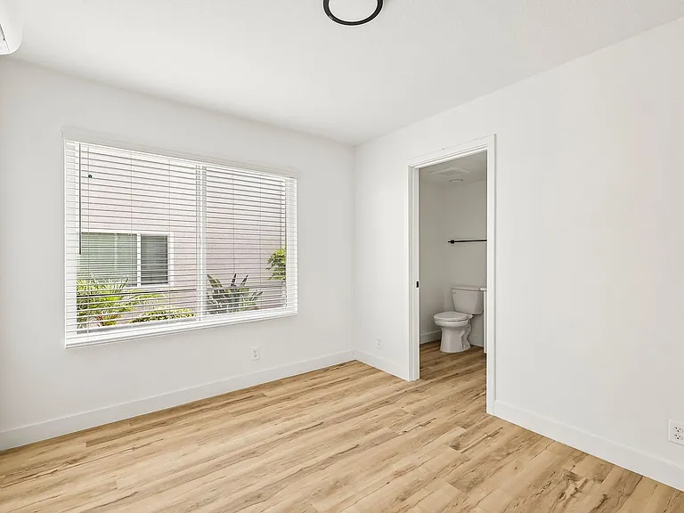 The Crest |NEWLY Renovated Studios, Lofts, 1, 2 & 3 Bedroom Homes Near the Beach — Photo 81