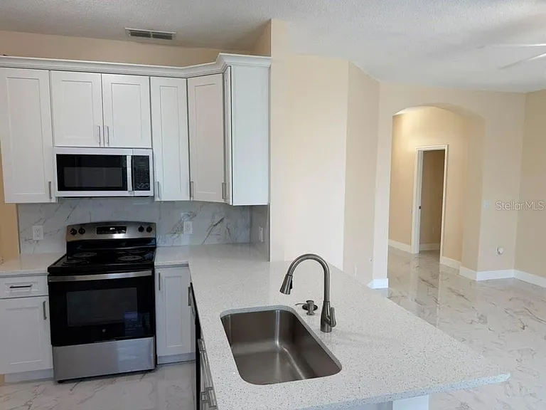 351 Corsica Ct — Photo 6
