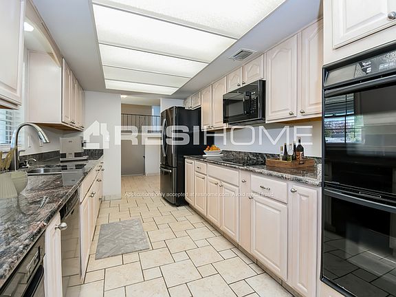 3rd image of 633 Woodland St