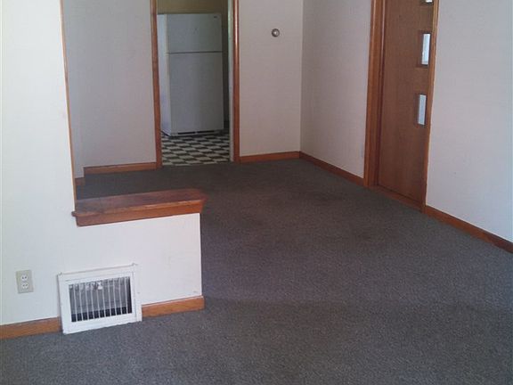 5th image of 504 W Edwards Ave