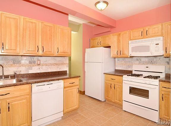 4th image of 3 Sadore Ln APT 1U