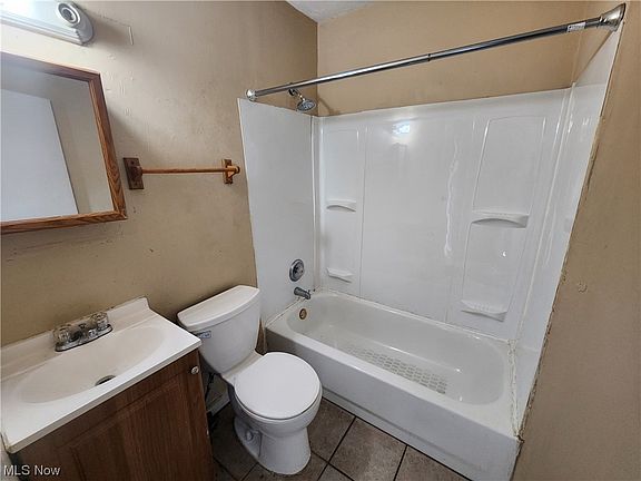 4th image of 12611 Maplerow Ave