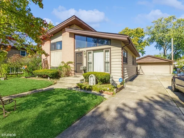 720 W Terrace St, Villa Park, IL 60181