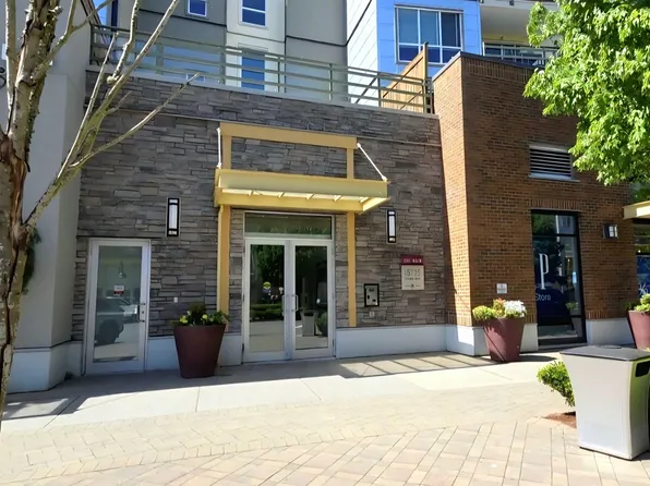 15735 Croydon Dr #414, Surrey, BC V3Z 2L5