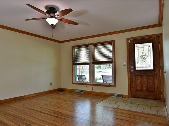 3rd image of 4044 Aleesa Dr SE