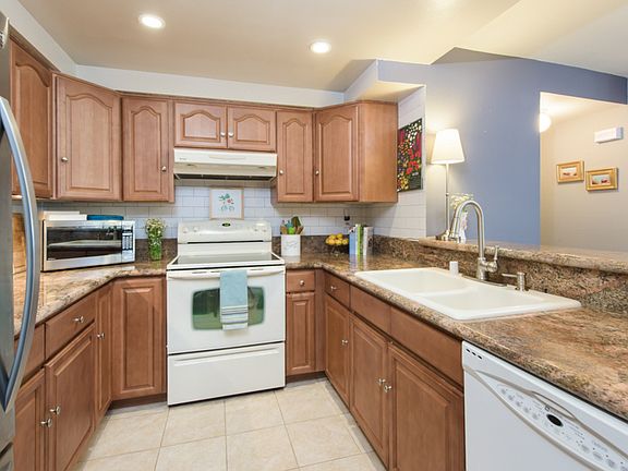 5th image of 5800 Owensmouth Ave APT 66
