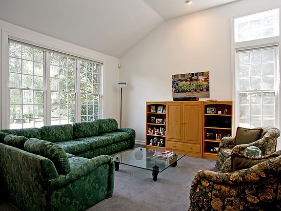 3rd image of 94 Highcrest Ln #94
