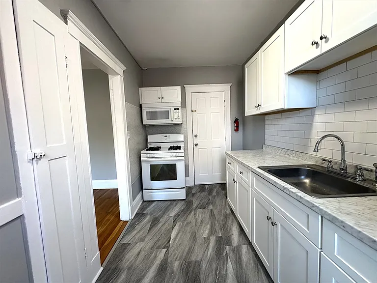 15 Huss Ct #304 — Photo 2