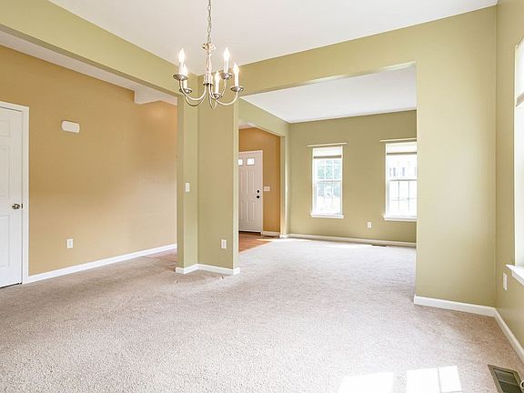 5th image of 109 Victory Ln