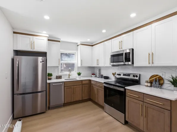 2 Leighton Lane, Manchester, NJ 08759