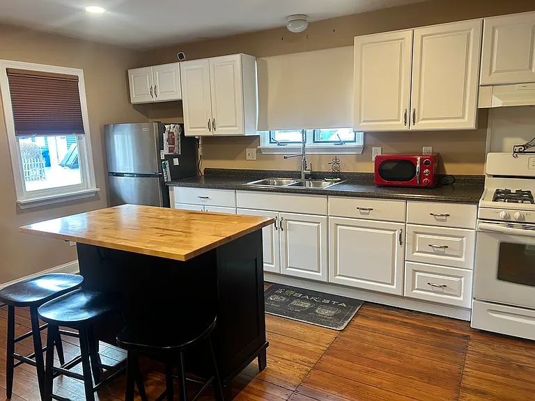 150 Dorr Ave — Photo 4