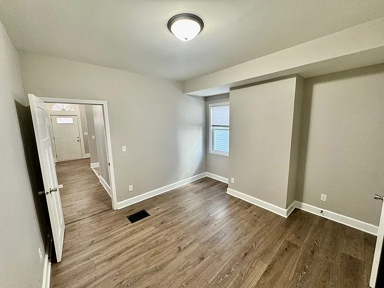 4725 Southern Pkwy #1 — Photo 16