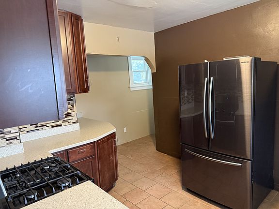 3rd image of 3917-3919 California Ave #2