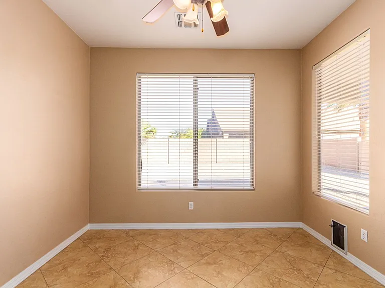 3556 E Hampton Ln — Photo 13