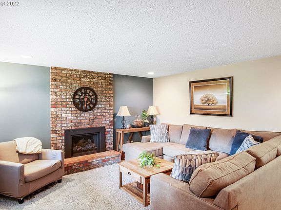 4th image of 15524 SE Crestwood Dr