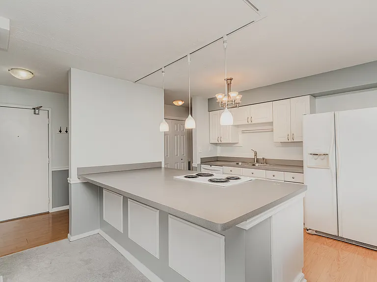 111 S Baybrook Dr — Photo 5
