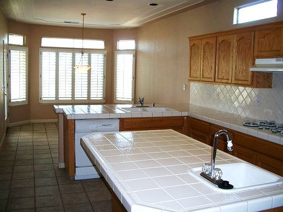 4th image of 421 Pleasant Valley Dr