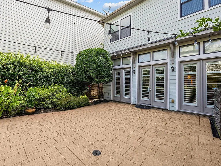 1519 Birdsall St — Photo 12