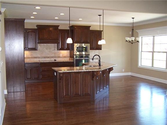 5th image of 1006 Renee Dr
