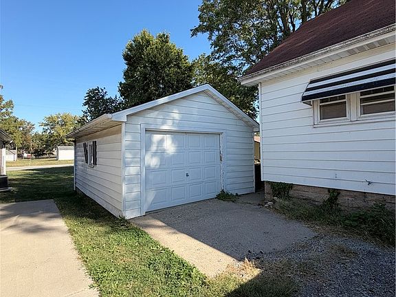 3rd image of 412 W Kentucky Ave