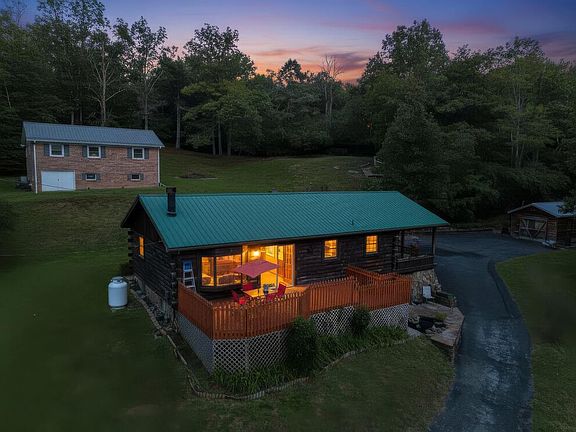 2nd image of 142 Hippy Hollow Rd