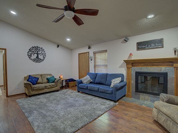 3rd image of 1709 Vanessa Dr