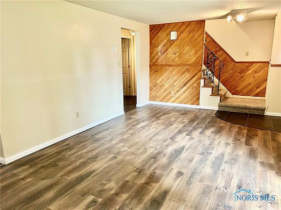 5th image of 117 Oak Park Dr