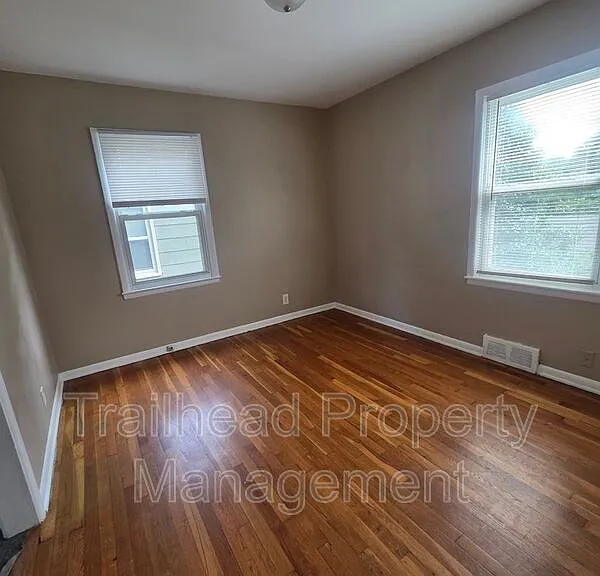 1223 N Cottage St — Photo 5
