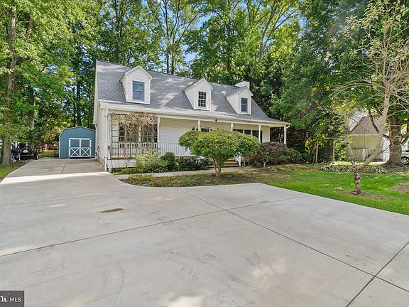 3rd image of 811 Chesapeake Dr