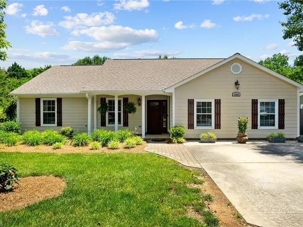 3508 Morris Farm Dr, Jamestown, NC 27282