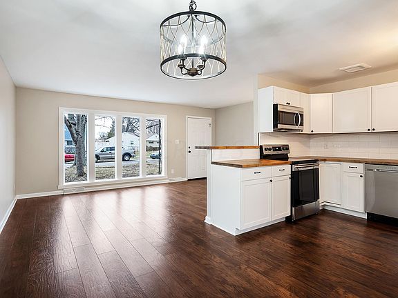3rd image of 5029 Beatrice Dr