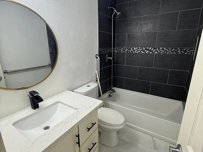 2811 Pompeii St — Photo 10