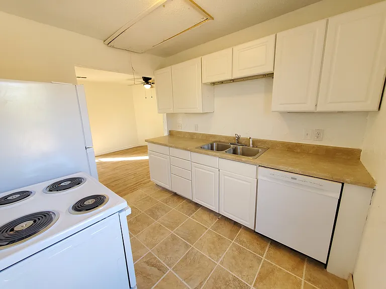 702 S Drexel St #C — Photo 3