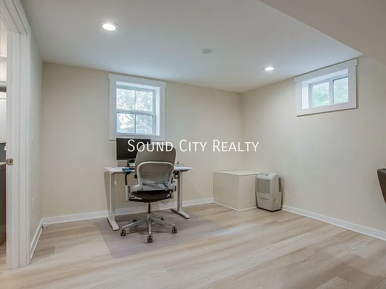 2929 Emery Dr — Photo 25