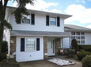 9701 Jeanes St, Philadelphia, PA 19115